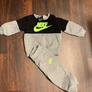 Nike Gray Blk & Green 2pc Sweatsuit